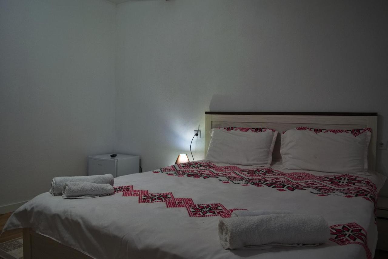 Conacul Cosaului Hotel Feresti Eksteriør billede